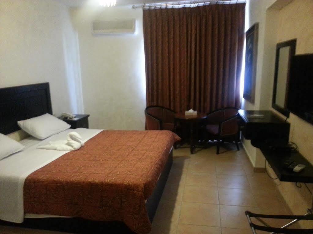 עמאן Oia Palace Hotel מראה חיצוני תמונה